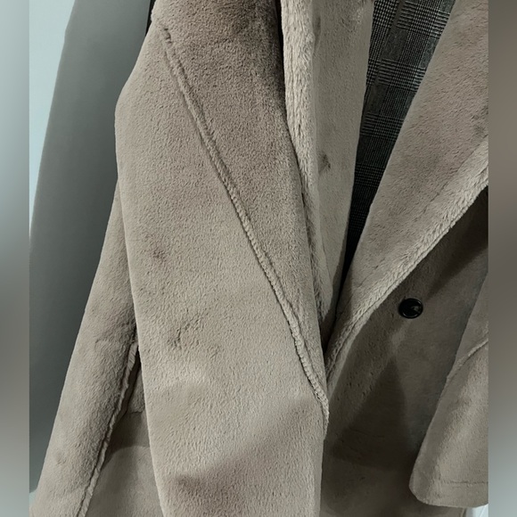 Avec les filles Faux Fur Coat, size large, new never worn - Picture 4 of 6